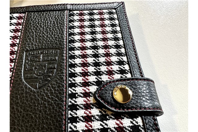 "60Y 911" document folder, in a houndstooth pattern, with embossed Porsche Crest, anniversary 60 Years of 911 badge