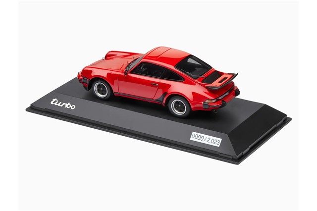 Porsche 911 930 Turbo, aus Resine, rot, Limitiert auf 2.023 Stück, Maßstab 1:43