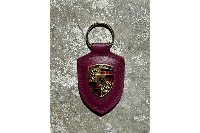 Crest Keyring'Driven by Dreams' – 75Y, Ruby Stone / Ruby Star