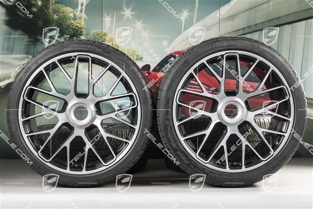 20" Turbo S Zentralverschluss Winterräder Satz für Turbo S / GTS, Felgen 8,5J x 20 ET51 + 11J x 20 ET59 + NEUE Michelin Pilot Alpin PA4 N1 Winterreifen 245/35 R20+295/30 R20, RDK-Sensoren