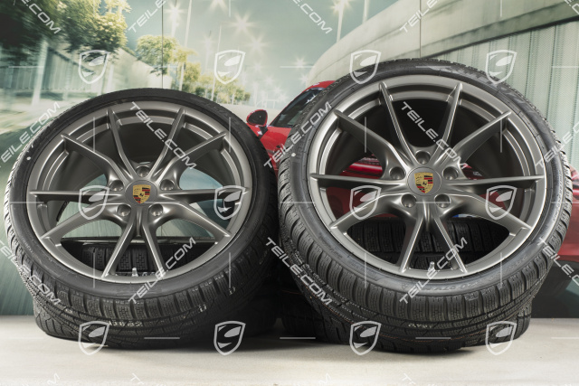 20" Winterräder Satz Carrera S (IV), Felgen 8,5J x 20 ET49 + 11J x 20 ET56 + Pirelli Sottozero II Winterreifen 245/35 R20 + 295/30 R20, in Platinum (seidenglanz)