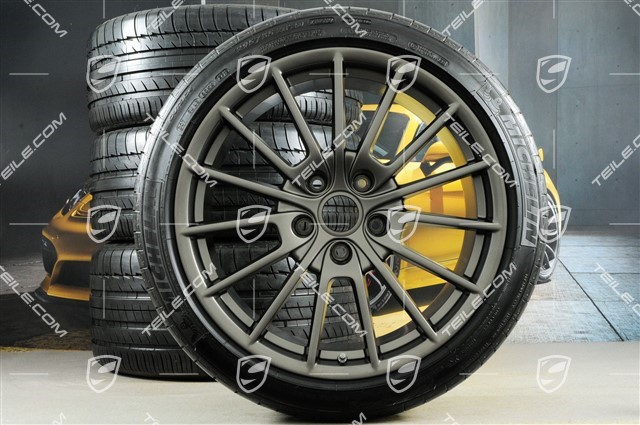 20-inch Panamera Sport summer wheel set, 2 x 9,5J x 20 ET 65 + 2 x 11,5 J x 20 ET 63, tyres 255/40 ZR20 + 295/35 ZR20, Platinum, with TPM