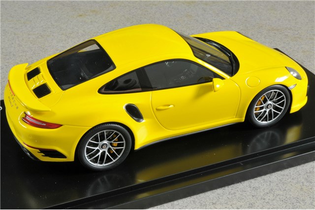 Modellauto Porsche 911 Turbo S (991 II), racinggelb, Maßstab 1:18