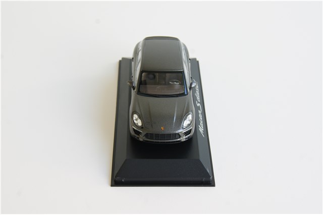 Modellauto Porsche Macan S Diesel, Maßstab, 1:43