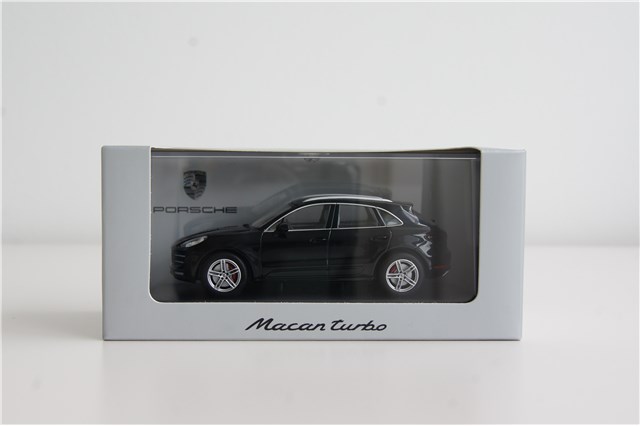 Car model Porsche Macan Turbo, 1:43