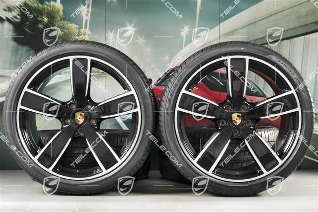22-inch summer wheel set Sport Classic, rims 10J x 22 ET48 + 11,5J x 22 ET61 + Pirelli summer tyres 285/35 ZR22 + 315/30 ZR22, black high gloss, with TPM