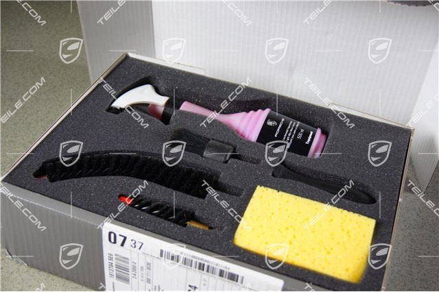 Wheel cleaning kit