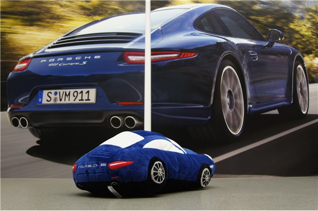 Teile.com | Samochód Pluszowy 911 Carrera Model 991 Niebieski / Nowy / Accessories / C. Zabawki / Wap0400020E