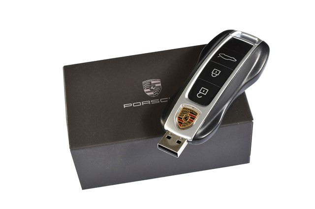 P268889 - WAP0507150M001 - Clé USB 64 go (WAP0407110H,WAP0507150K) pour  Porsche