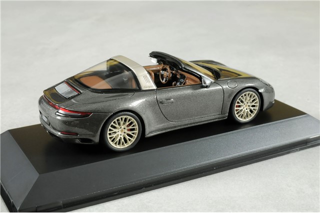 Modellauto Porsche 911 (991.2) targa 4 GTS, Exclusive Manufaktur, Grau Metallic, Maßstab 1:43, Limited Edition/300 Stück