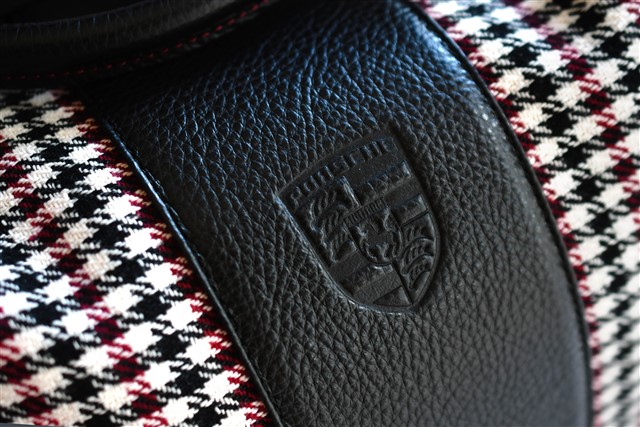 "60Y 911" Touring Bag 911 "60 Years of 911", in a houndstooth pattern black/red, anniversary badge 50/30/28 cm