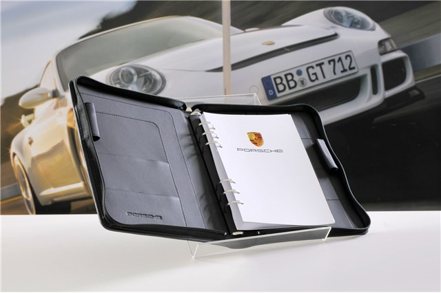 Organizer Porsche, czarna skóra, 260 x 210 x 35 mm