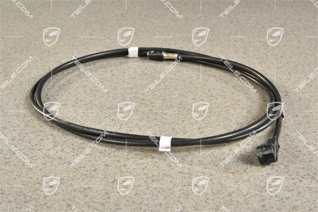 Connection cable for antenna signal amplifier / booster