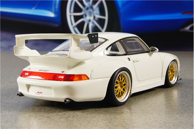 GT SPIRIT Porsche 911 (993) GT2 EVO 1998, Maßstab 1:18
