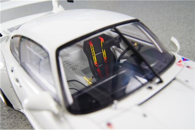 GT SPIRIT Porsche 911 (993) GT2 EVO 1998, Maßstab 1:18