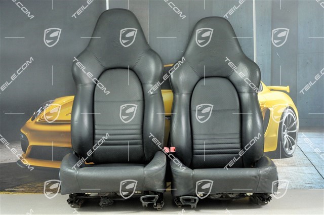 Sport seats (broad), manual adjustment, leather, black, with embossed Porsche crest, set L+R