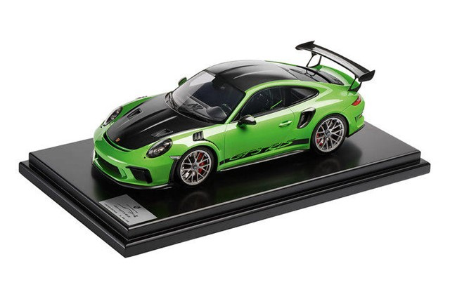 Porsche model 911 GT3 RS (911 II) 1:12 Porsche model 911 GT3 RS (911 II) 1:12