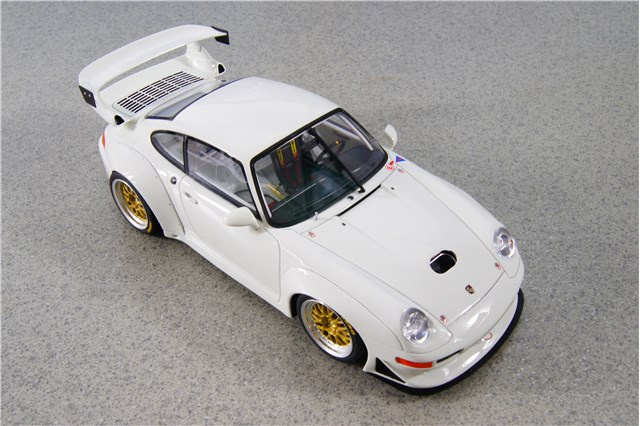 GT SPIRIT Porsche 911 (993) GT2 EVO 1998, Maßstab 1:18