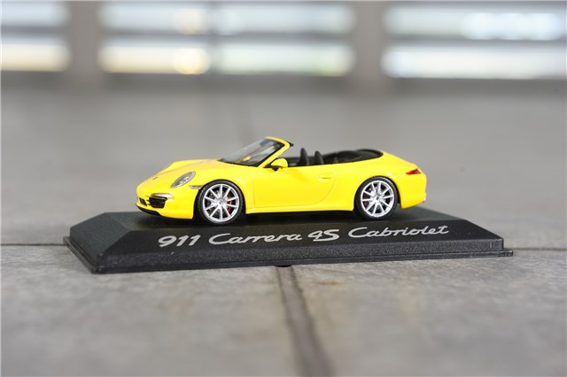 Modellauto Porsche 911 (991) Carrera 4S Cabriolet, 1:43