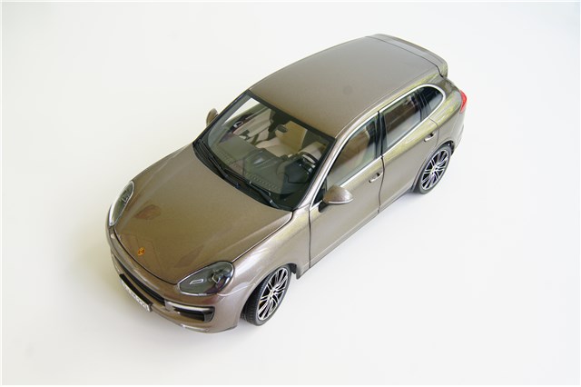 Car model Porsche Cayenne Turbo S (958) Facelift 2015 umbra metallic, Maßstab 1:18