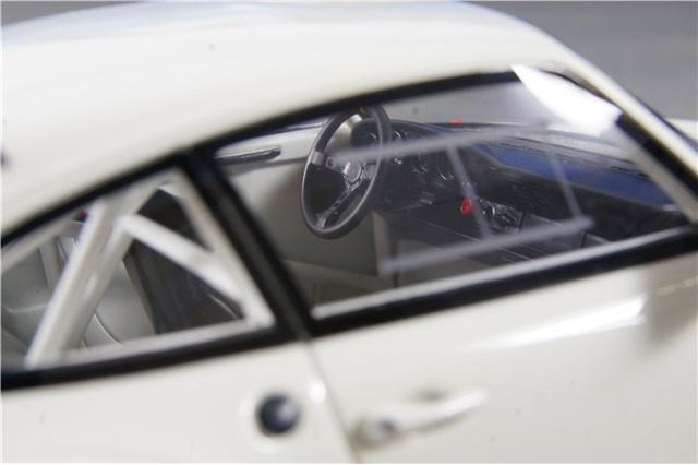 GT SPIRIT Porsche 911 (993) GT2 EVO 1998, Maßstab 1:18