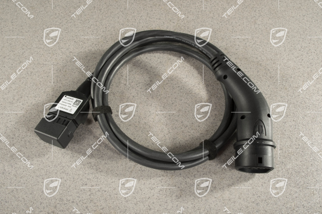 Connecting line / Charging cable with socket, lenght 2,5m, AC typ 2 / 3P / 7,2KW