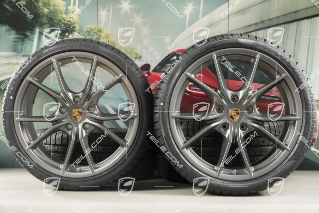 20" Winterräder Satz Carrera S (IV), Felgen 8,5J x 20 ET49 + 11J x 20 ET56 + Pirelli Sottozero II Winterreifen 245/35 R20 + 295/30 R20, in Platinum (seidenglanz)