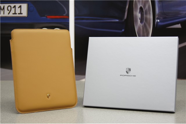 Pokrowiec iPad 2 i 3 - z oryginalnej skóry Porsche, kolor: cognac