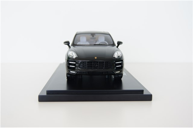 Car model Porsche Macan Turbo, with showcase, limited 1000 pcs., scale 1:18