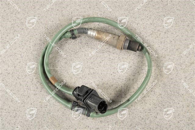 Oxygen sensor, in front of catalytic converter