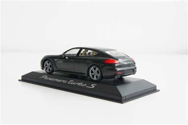 Porsche Panamera Turbo S, 1:43