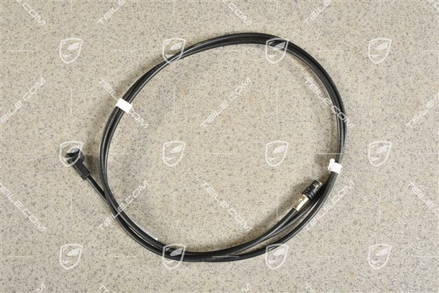 Connection cable for antenna signal amplifier / booster