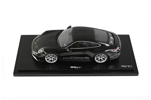 911 S/T 992, black, black, Limited Edition / 911 Stück, Maßstab 1:18