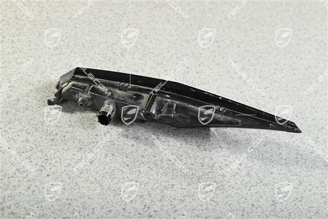 Cross Turismo, Turn signal / indicator light, R