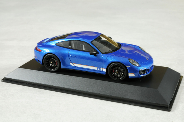 Car model Porsche 911 (991.2) Carrera 4 GTS, Exclusive Manufaktur "British Legends Edition", blue, scale 1:43, Limited Edition/100 pcs.