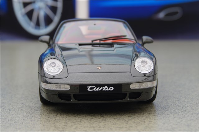 GT Spirit - Porsche 911 (993) Turbo, grau Met., Maßstab 1:18