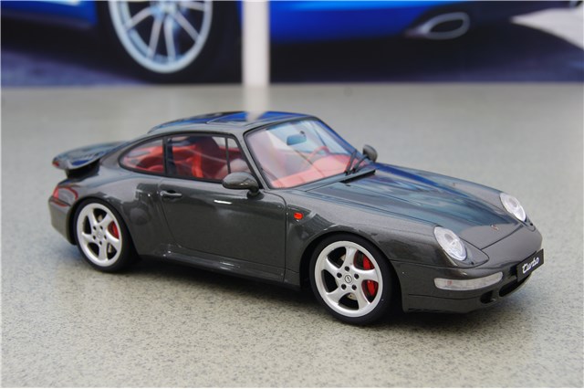 GT Spirit - Porsche 911 (993) Turbo, grau Met., Maßstab 1:18