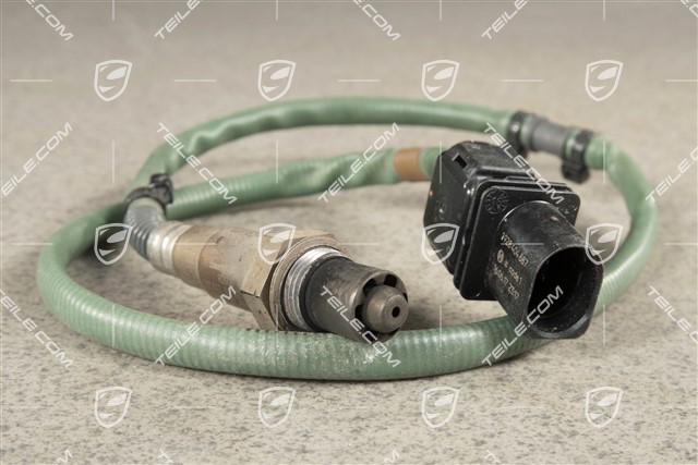 Oxygen sensor, in front of catalytic converter