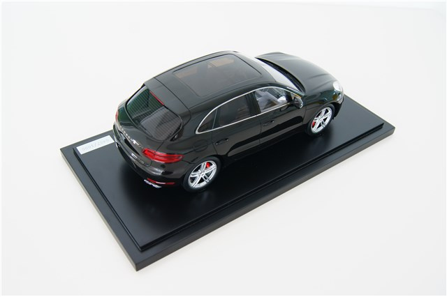 Car model Porsche Macan Turbo, with showcase, limited 1000 pcs., scale 1:18