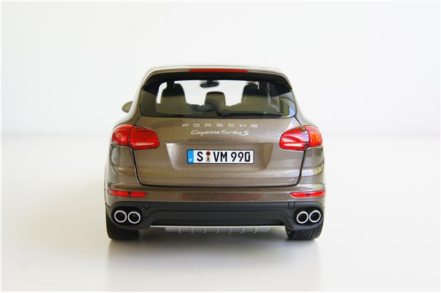 Car model Porsche Cayenne Turbo S (958) Facelift 2015 umbra metallic, Maßstab 1:18