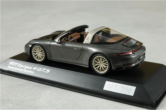 Modellauto Porsche 911 (991.2) targa 4 GTS, Exclusive Manufaktur, Grau Metallic, Maßstab 1:43, Limited Edition/300 Stück