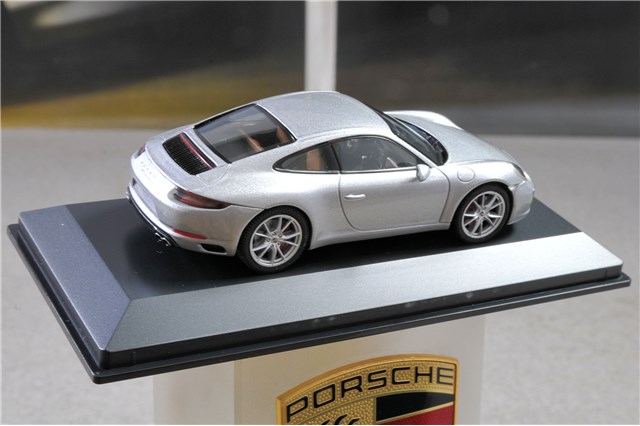 Model Porsche 911 991 Carrera S Facelift 2015, skala 1:43