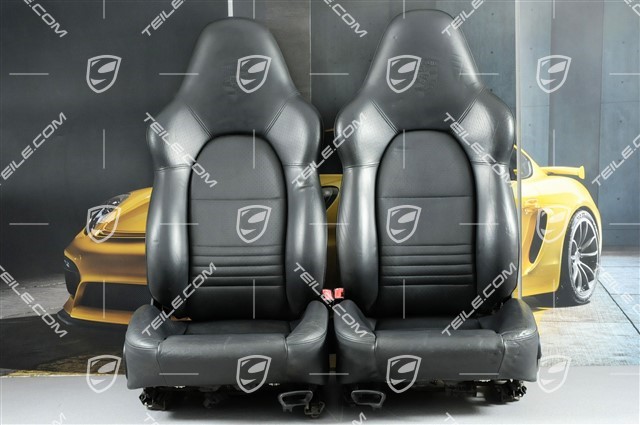 Sport seats (broad), manual adjustment, leather, Metropole blue, with embossed Porsche crest,set L+R