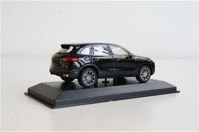 Porsche Cayenne Turbo S, Maßstab 1:43