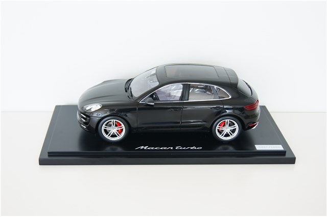 Car model Porsche Macan Turbo, with showcase, limited 1000 pcs., scale 1:18