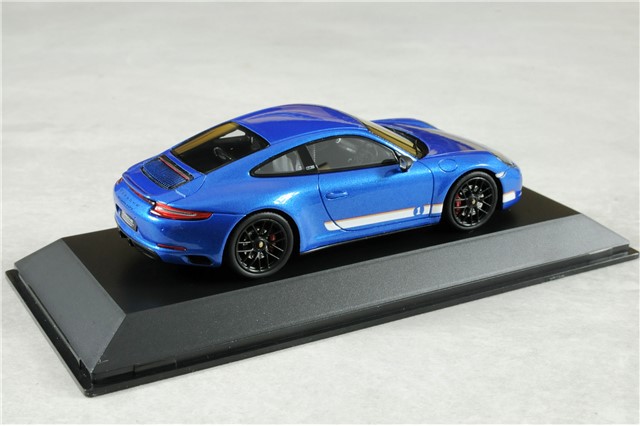 Car model Porsche 911 (991.2) Carrera 4 GTS, Exclusive Manufaktur "British Legends Edition", blue, scale 1:43, Limited Edition/100 pcs.