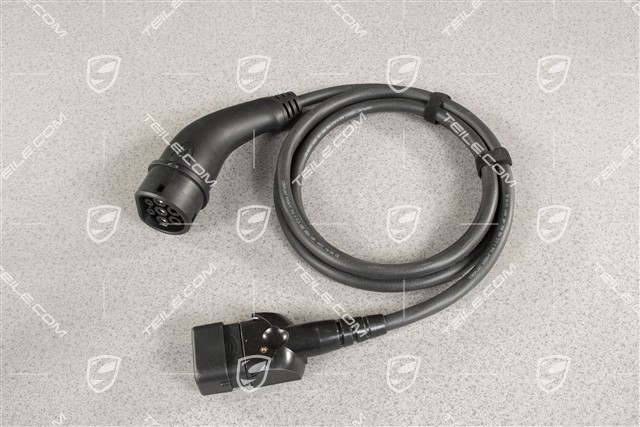 Connecting line / Charging cable with socket, lenght 2,5m, AC typ 2, 7,2KW
